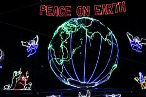 2022 12 21 peace on earth christmas lights