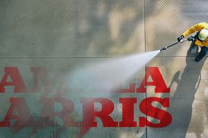2024 8 27 kamala harris scrubbed