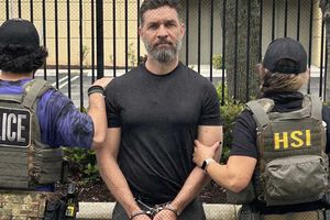 2025 12 11 police ice arrest